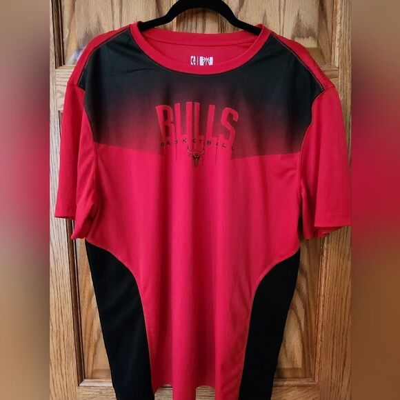 Red and Black Bulls Basketball T-Shirt - Picture 1 of 3